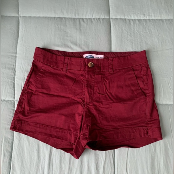 🏷️ *FINAL SALE PRICE* NWOT Old Navy Women’s burgundy shorts. Size 2 - Picture 3 of 5